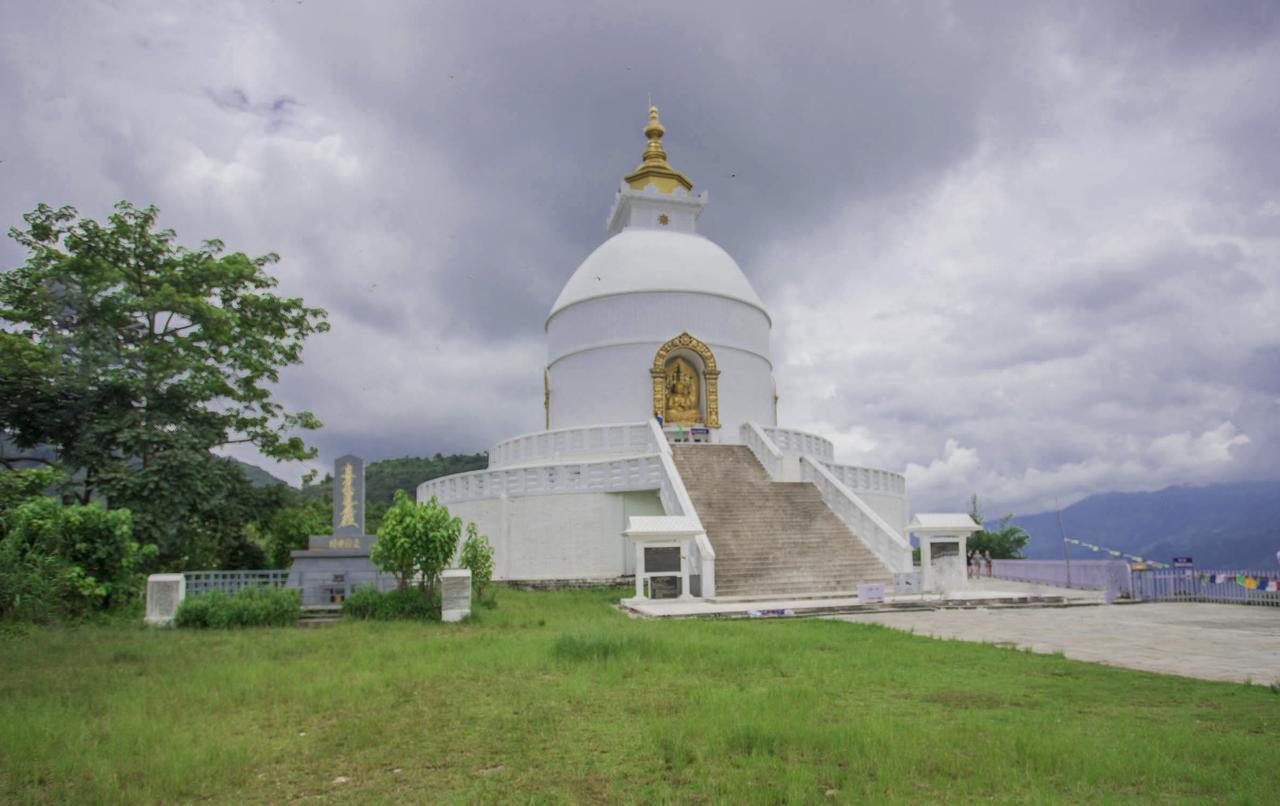 Hotel Romantica Pokhara Bagian luar foto