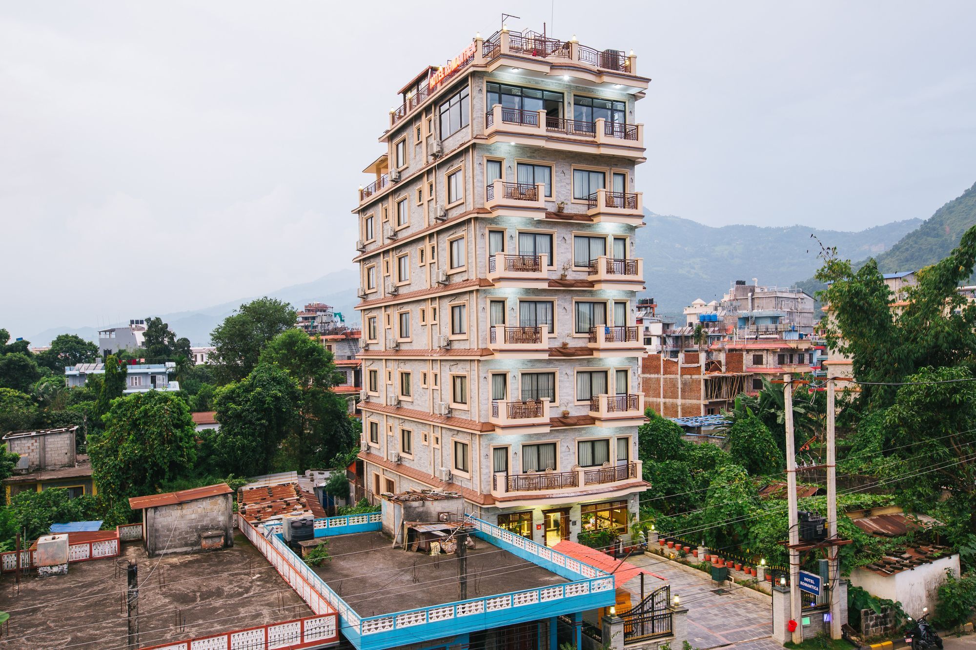Hotel Romantica Pokhara Bagian luar foto
