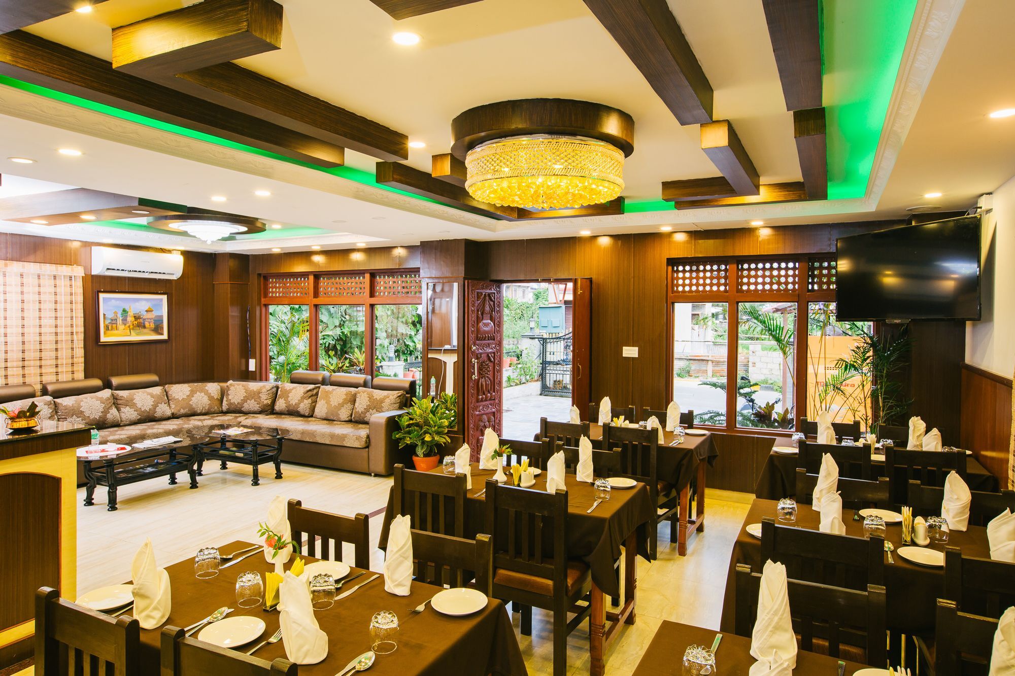 Hotel Romantica Pokhara Bagian luar foto